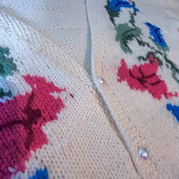 Vintage Cottagecore Hand Knit Crochet Granny Sweater Flower Pearl Buttons L XL - Picture 12 of 16